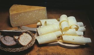 スイスで最古といわれるチーズを訪ねて